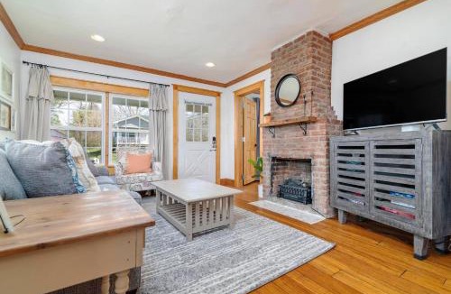 Johnson City House | Remodeled 1920s Charmer Near ETSU, JCMC & Downtown