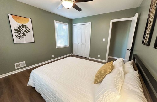 La Grange House | Remodeled 50s Home in Quaint Downtown LaGrange