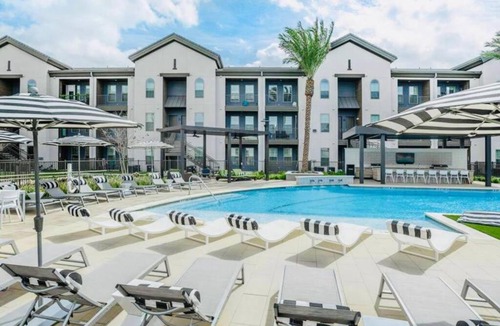 Spring Apartment | Remote Worker 1 BD/1BA Private Conference Room