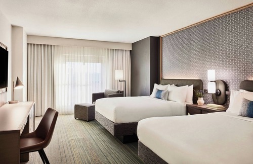 Glendale Sports and Entertainment District Hotel | Renaissance® Phoenix Glendale Hotel & Conference Center