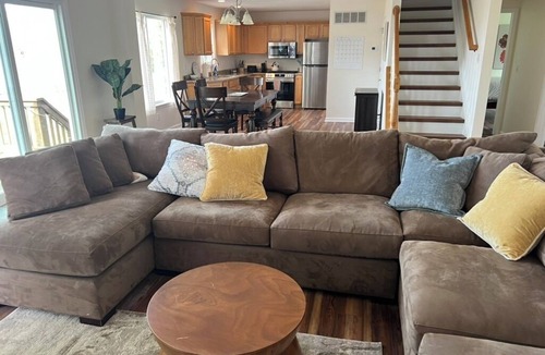 Milford House | Renovated 3 bdrm home with river views walkable to downtown Milford & bike trail