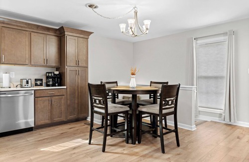 La Grange House | Renovated 3 bedroom, 2.5 bath 1,900 sq ft home with finished walkout basement