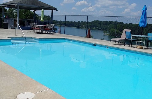 Huddleston Condo | Renovated , cozy condo overlooking Smith Mountain Lake waits for you!