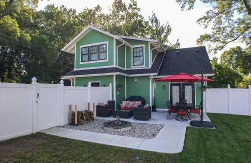 Vevay House | Renovated Craftsman House w/Patio & Fire Pit!