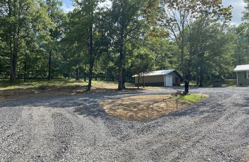 Mena House | Ride2 WPG trails,Garage, Mnt Cabin, WiFi Paved Firepit, Circle Dr Parking, King