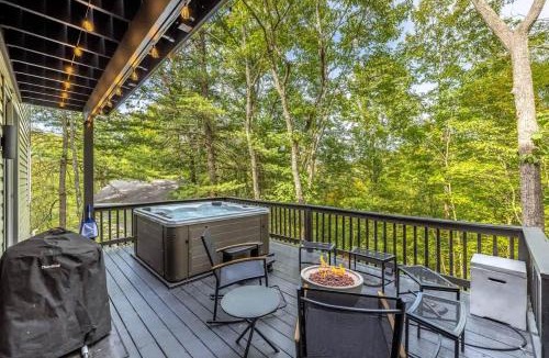 Berkeley Springs House | Ridgeview & The Nest - 26 Acres - Stay with Branch