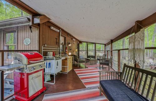 Great Cacapon House | River Walk Cottage - Romantic Escape