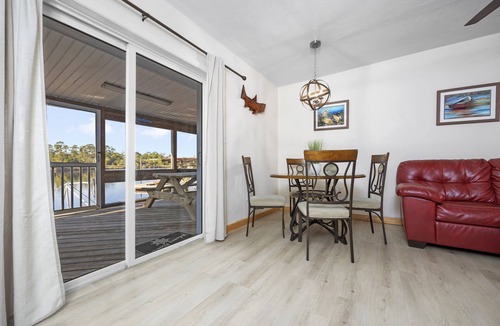 Steinhatchee Apartment | Riverfront Cottage 2 Bedroom Queen Beds/dockage included