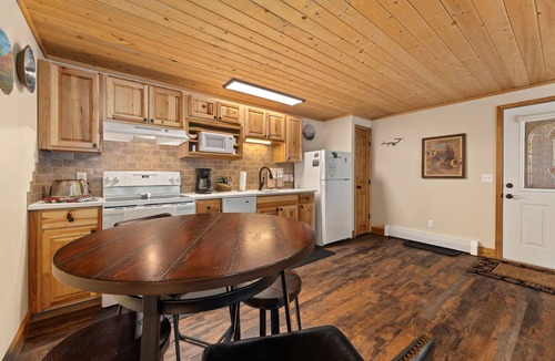 Fall River Estates Condo | Riverfront Fall River Retreat Fireplace Close to RMNP