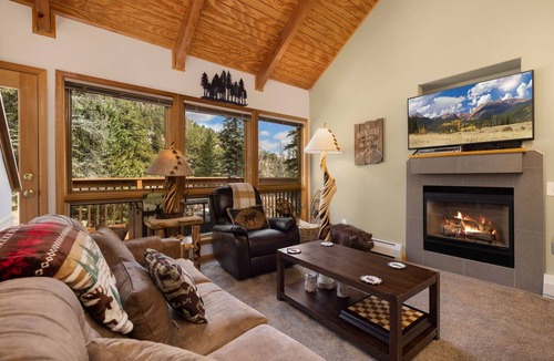 Fall River Estates Condo | Riverfront Fall River Retreat Fireplace Close to RMNP