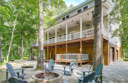 Rutherfordton House | Riverfront Lake Lure Lodge w/Fire Pit & Hot Tub!