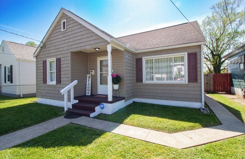 Nitro Cottage | Riverfront Retreat with Dock! Just a few minutes from the local boat ramp