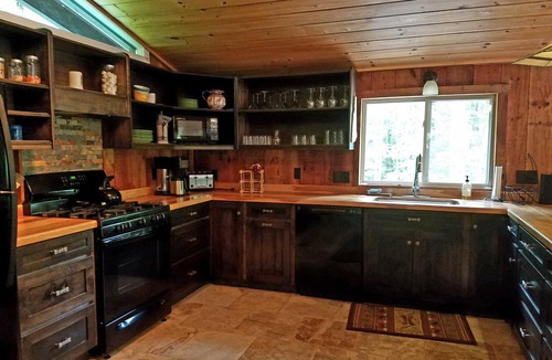 Intervale House | Riverfront vacation, Deck Views and Privacy ! 3 bdrm Riverfront, Pet Friendly!
