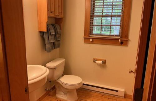 Cushing House | Rivers Edge Cabins - Tranquil Nook