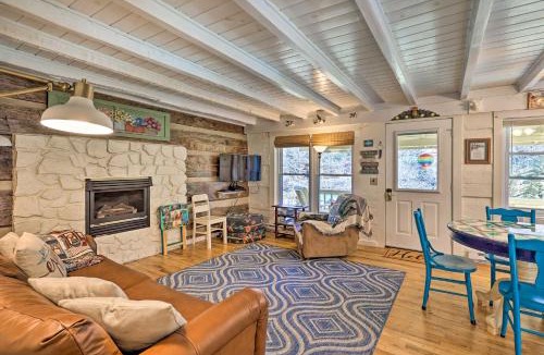 Lansing House | Riverside Cabin Near West Jefferson!