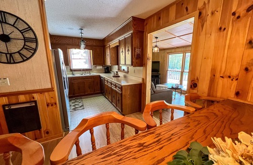 Grassy Creek Cabin | Riverside Escape Too: 4 BR, 2.5 BA Cabin/Bungalow in Piney Creek, Sleeps 8