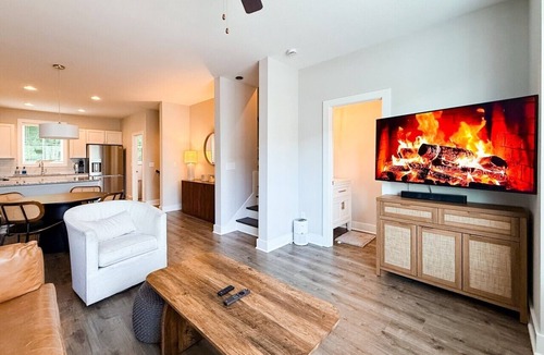 Knoxville Villa | Riverview Retreat: Neyland Stadium – sleeps 10
