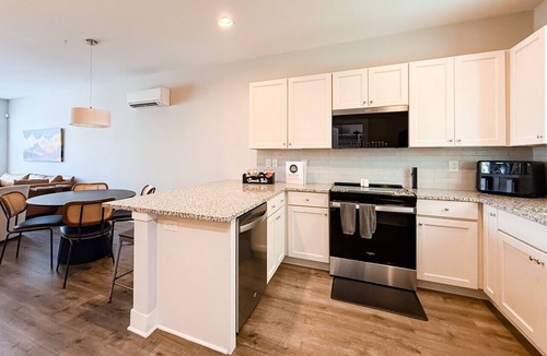 Knoxville Villa | Riverview Retreat: Neyland Stadium – sleeps 10