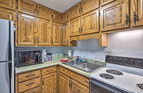 Roan Mountain Cabin | Roan Mountain Creekside Cabin: Hike & Fish!