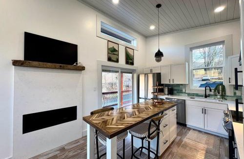 Zionville House | Roby Cottage
