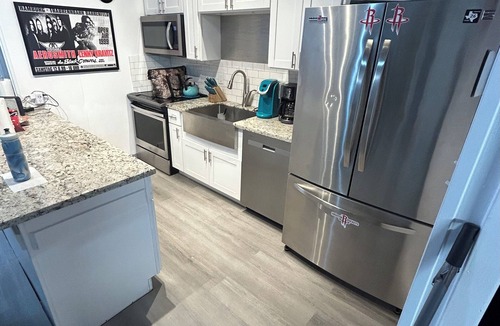 Galveston House | Rockin' Wave Family Beach House-West Beach Galveston- Sleeps 8-10 -Great Reviews