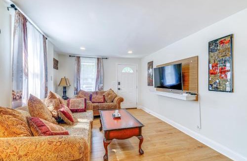 Rockville House | Rockville Home w/Spacious Yard: 17 Mi to DC!