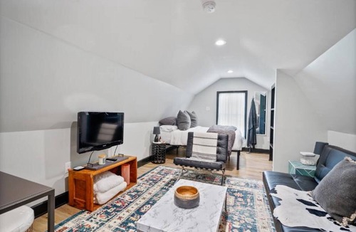 Leesburg House | Romantic Barn Loft | Wine Country & Weddings