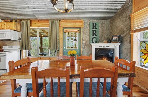 Frenchburg Cabin | Romantic Red River Gorge Cabin w/Hot Tub, Pond Views & Dog Friendly