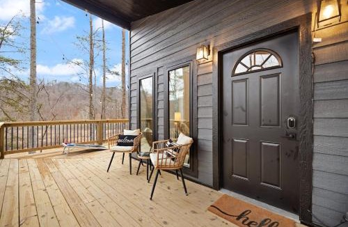 Stanton House | Romantic Secluded Hot Tub, Stargazing, Mt View