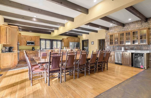 Pittman Center Cabin | Roosevelt Lodge: Majestic Lodge with Everything to Make your Perfect Vacation Great!