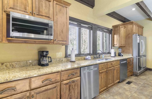 Pittman Center Cabin | Roosevelt Lodge: Majestic Lodge with Everything to Make your Perfect Vacation Great!
