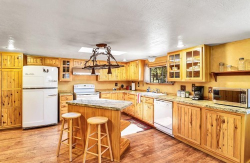 Parks Villa | Rustic Star Authentic Log Cabin in the Woods Near the Grand Canyon Flagstaff Williams