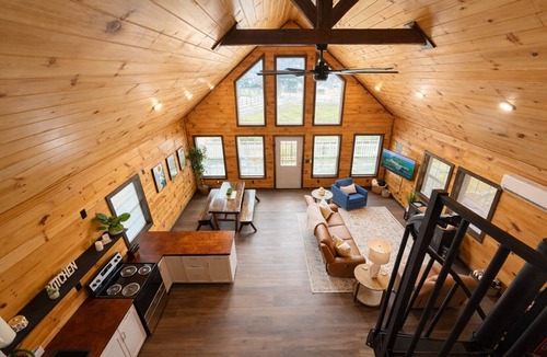 Campton Cabin | S'more Adventure - NEW! Red River Gorge Creekside Cabin 2 Bedroom with Hot Tub
