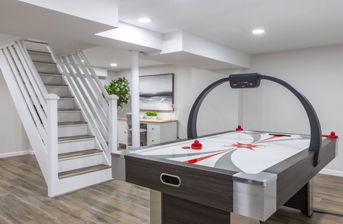 Mount Washington House | safe quiet neighborhood spacious 2000ft²+ free onsite parking king air hockey