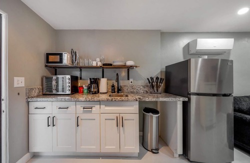 Sam Hughes House | Sam Hughes/1 BD 1 BA/Shared Yard/Casita
