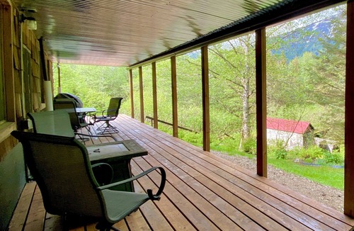 Douglas Apartment | Sandy Beach Retreat - stay just steps from Juneau's best beach and trails!