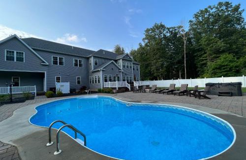 Saratoga Springs House | Saratoga Luxury Retreat, In-Ground Heated Pool, 4 Car Garage, Gourmet Kitchen, Private Office Space