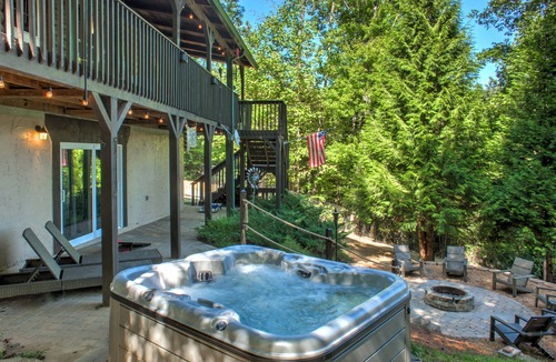 Fairview Cabin | Scenic 3-Story Cabin w/Hot Tub, Panoramic Views, Near Hatley + Biltmore Pass