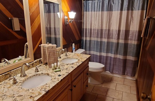 Bentonville Cabin | Scenic 6 Bedroom Lodge w/adjoining 2 Bedroom Cabin. Lg. pond w/swimming access.