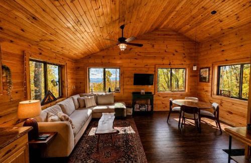 Frank House | scenic and romantic cabin- 20 min to Blowing Rock