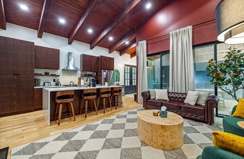 Rogers House | Scenic Cabin | Hot Tub | Sleeps 4 | Modern Comfort