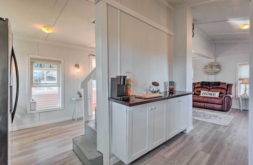Matunuck Cottage | Seaside SK Getaway: Steps to Matunuck Beach!