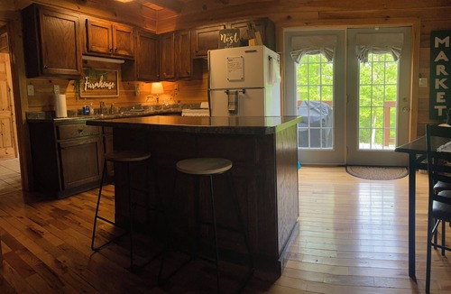 Heidelberg Cabin | Secluded Cabin on 70 acres private land, ping pong table, Red River Gorge, KY
