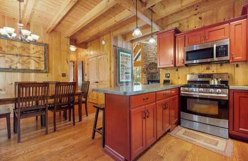 Zoe Cabin | Secluded Cliffview Cabin with Amazing View & Hot Tub, Nestled on 4 Private Acres