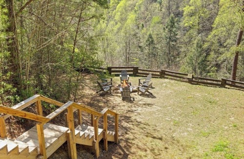 Zoe Cabin | Secluded Cliffview Cabin with Amazing View & Hot Tub, Nestled on 4 Private Acres