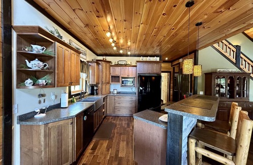 Campton Cabin | Secluded Hot Tub Cabin |Pond|Game Room|Forest view | Spacious retreat on 35 private acres with hiking trails, wildlife, and peaceful pond scenery—perfect for families or friends.