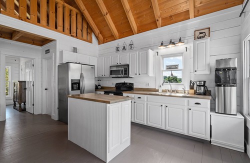 Sevierville Cabin | Secluded Mountain View Cabin w Private Lake Access