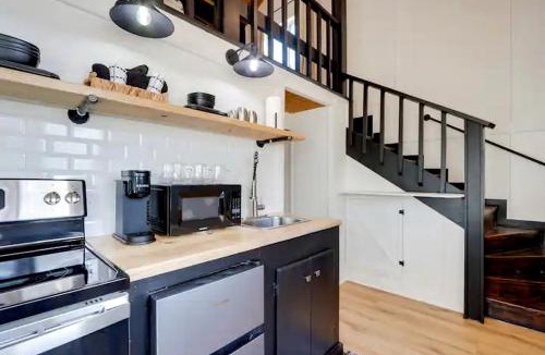 Gentry House | Secluded Studio Getaway with Outdoor Living and Trails Near Siloam Springs, Gentry, AR