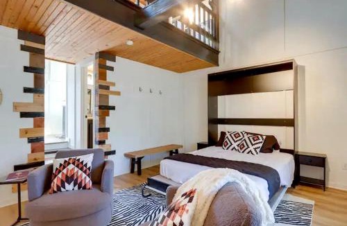 Gentry House | Secluded Studio Getaway with Outdoor Living and Trails Near Siloam Springs, Gentry, AR
