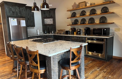 Elk Park Cabin | Serene 3-bedroom cabin in Elk Park perfect for relaxing getaways